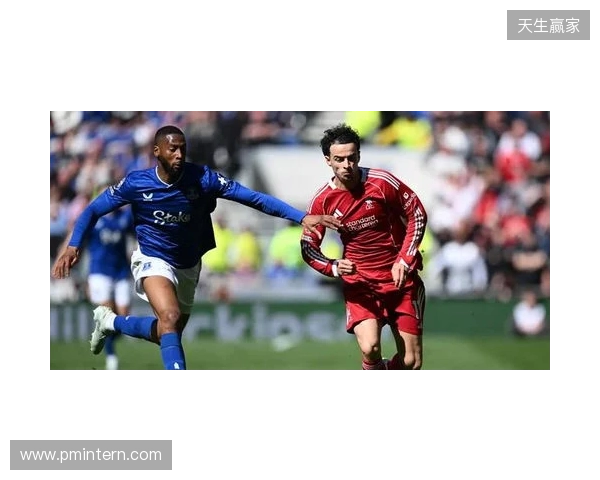 记者：琼斯正考虑结束16年红军生涯，维拉热刺国米有意